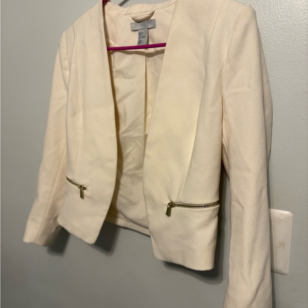 Blazer Sleek off white cream jacket.  
This designer jacket